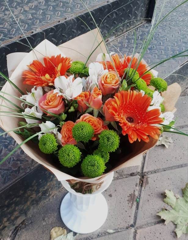 Букет цветов из: Герберы, Хризантемы, Альстромерии и Розы в Парусном