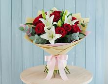 Букет цветов из:  Лилии и Розы в Парусном