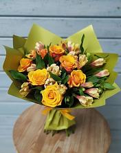 Букет цветов из:  Альстромерии и Розы в Парусном