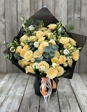 Букет цветов из:  Розы и Лизиантусы в Парусном