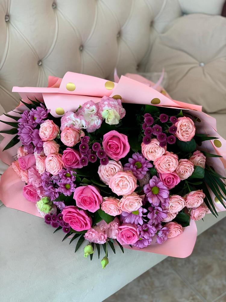 Букет цветов из: Хризантемы, Розы и Лизиантусы в Парусном