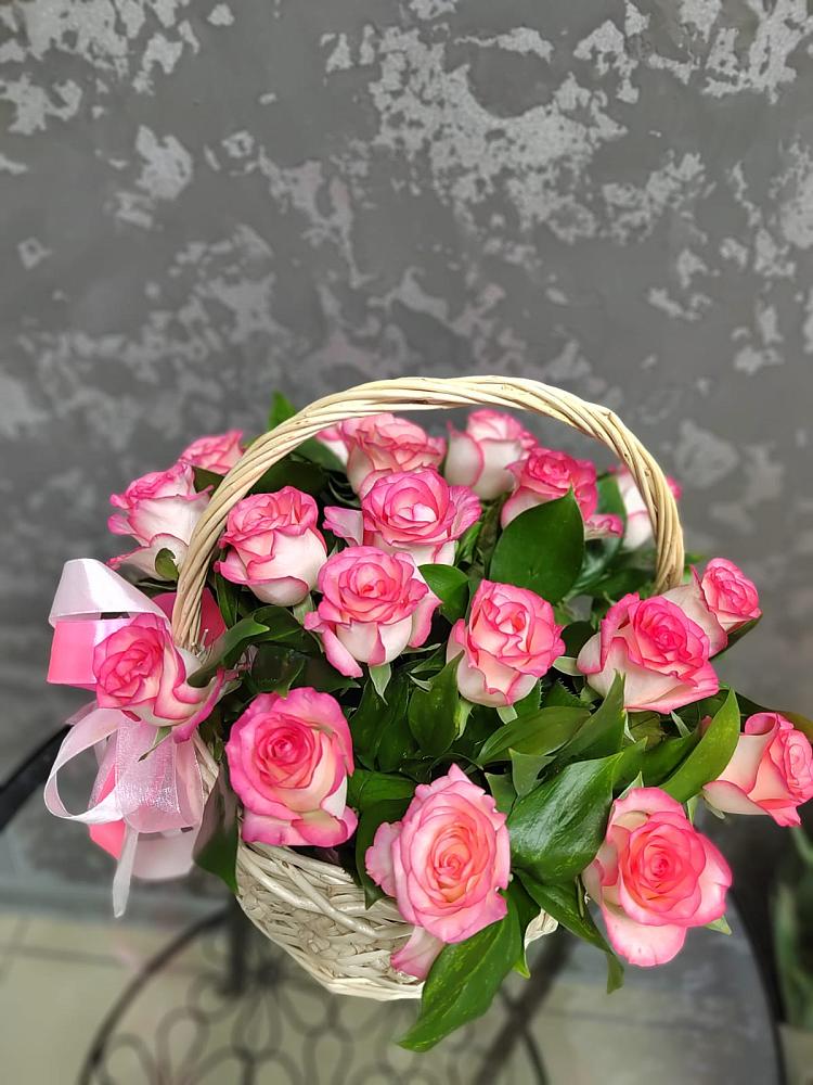 Цветочная композиция из Розы в корзине в Парусном