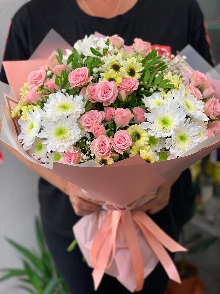 Букет цветов из: Розы и Хризантемы в Парусном