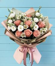 Букет цветов из:  Розы, Альстромерии и Лизиантусы в Парусном