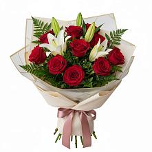 Букет цветов из:  Лилии и Розы #REPLACE_PRED# Парусном