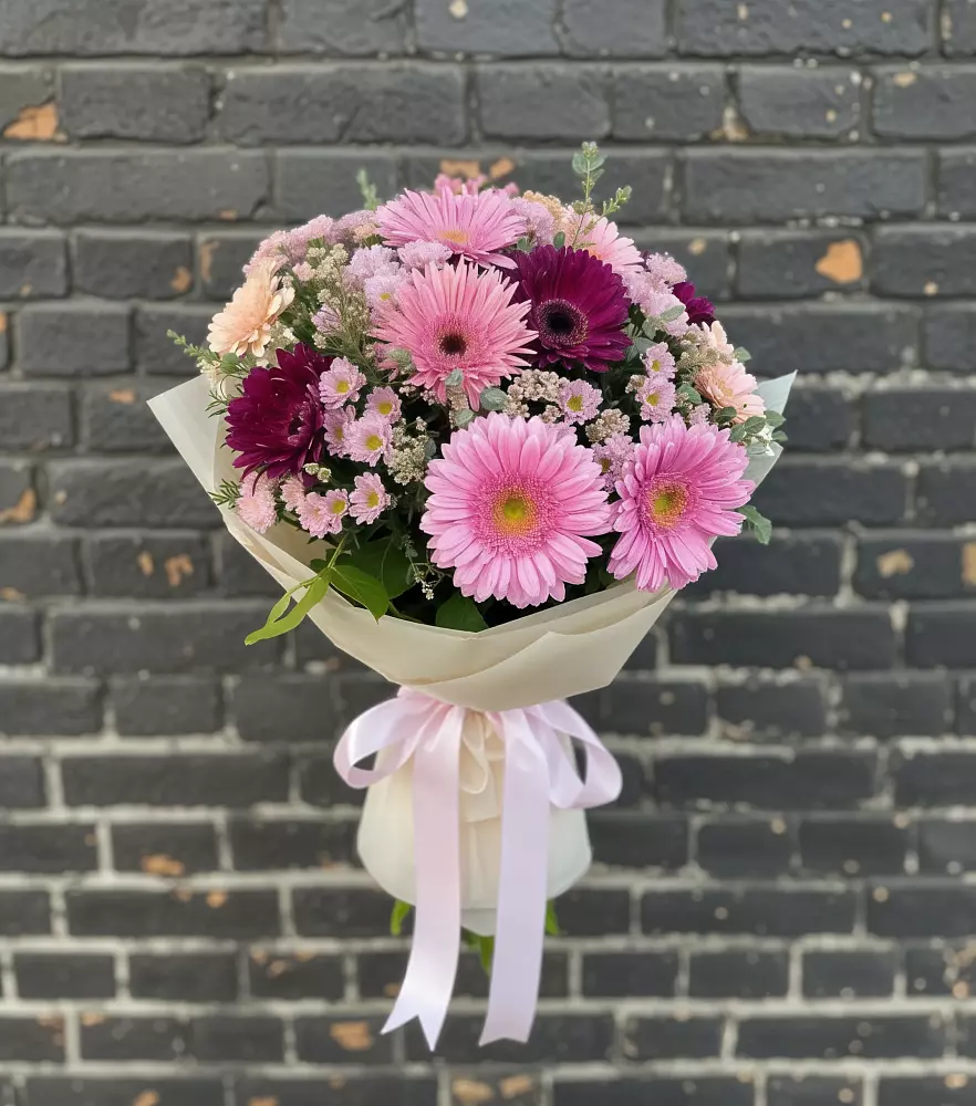 Букет цветов из: Герберы и Хризантемы в Парусном