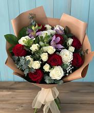 Букет цветов из:  Розы и Альстромерии #REPLACE_PRED# Парусном