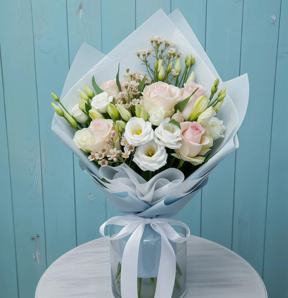 Букет цветов из: Розы и Лизиантусы в Парусном