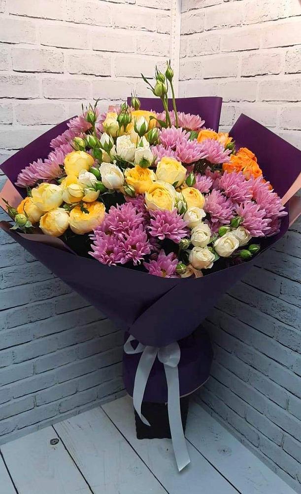 Букет цветов из: Хризантемы и Розы в Парусном