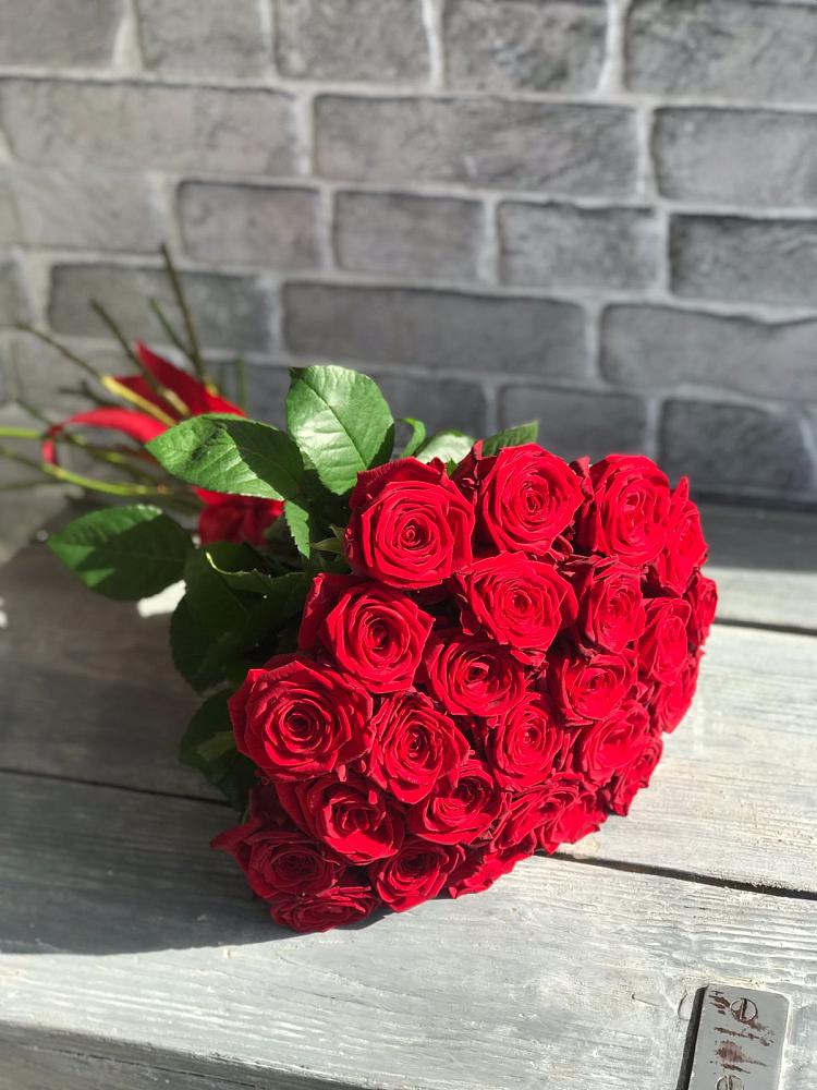 Букет Красные розы Фридом в Парусном