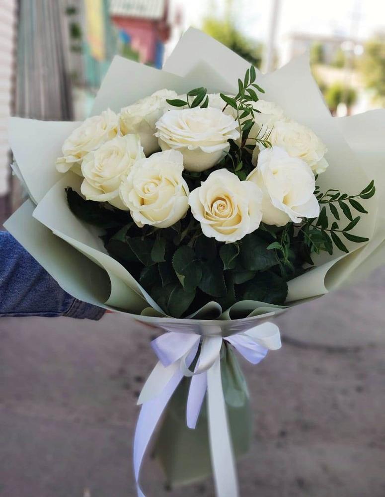 Букет Белые розы Проуд в Парусном