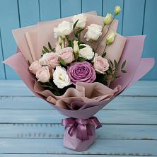 Букет цветов из:  Розы и Лизиантусы в Парусном
