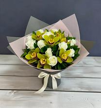 Букет цветов из:  Орхидеи и Розы в Парусном