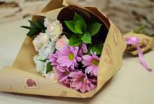 Букет цветов из:  Розы и Хризантемы #REPLACE_PRED# Парусном