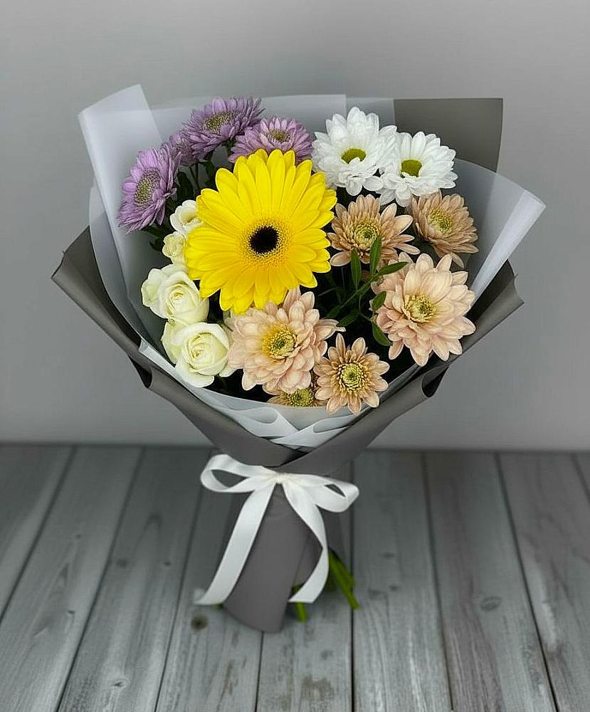 Букет цветов из: Розы, Герберы и Хризантемы в Парусном