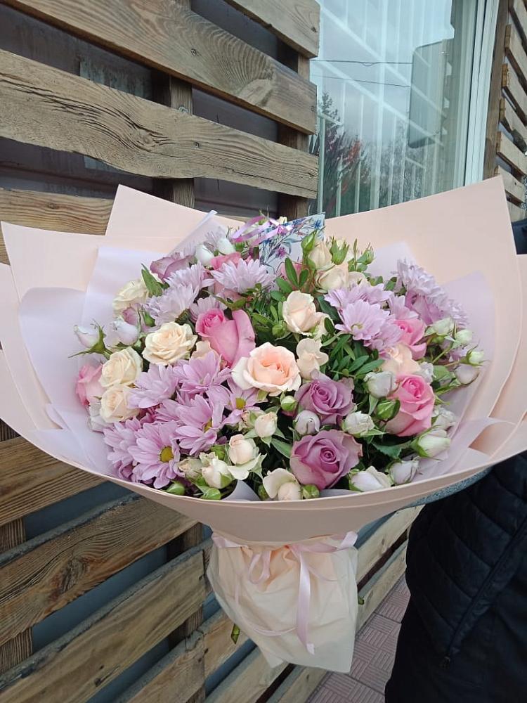 Букет цветов из: Розы и Хризантемы в Парусном