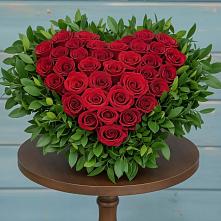 Цветочная композиция из Розы в виде сердца в Парусном