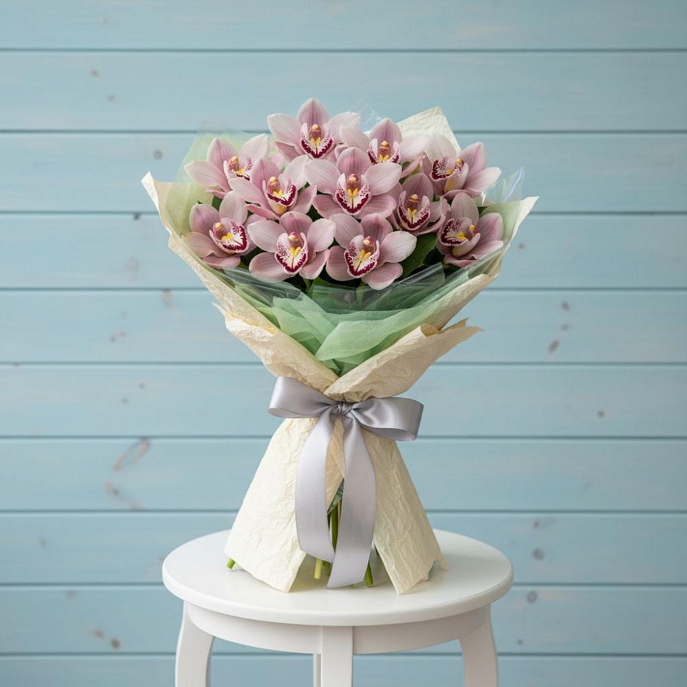 Букет цветов из: Орхидеи и Розы в Парусном