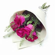 Букет цветов из:  Розы в Парусном