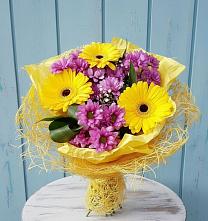 Букет цветов из:  Хризантемы и Герберы в Парусном