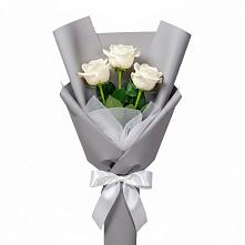 Букет 3 белые розы #REPLACE_PRED# Парусном