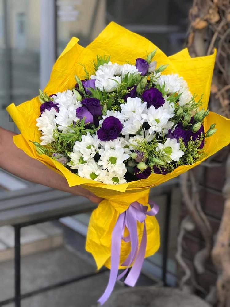 Букет цветов из: Ирисы, Хризантемы и Ромашки в Парусном