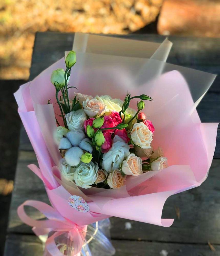 Букет цветов из: Розы и Лизиантусы в Парусном