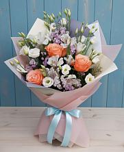 Букет цветов из:  Лизиантусы, Розы, Альстромерии и Гипсофила в Парусном