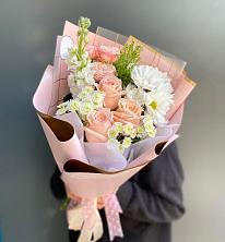 Букет цветов из:  Хризантемы и Розы в Парусном