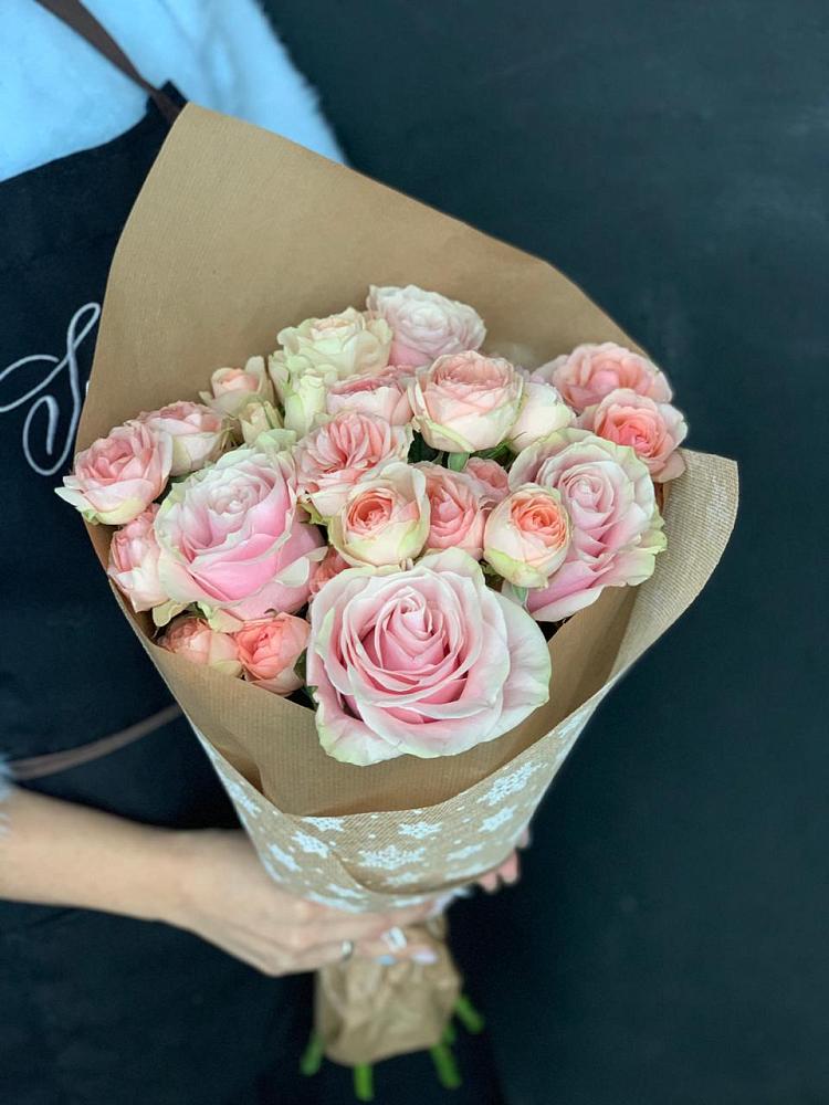 Букет цветов из: Хризантемы и Розы в Парусном