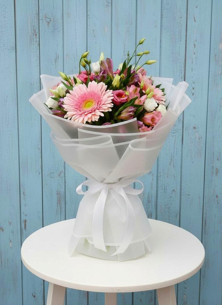 Букет цветов из: Герберы, Альстромерии и Лизиантусы в Парусном