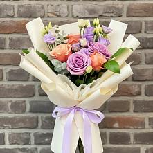 Букет цветов из:  Лизиантусы и Розы #REPLACE_PRED# Парусном