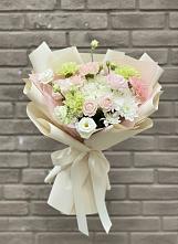 Букет цветов из:  Гвоздики, Розы, Лизиантусы и Хризантемы в Парусном