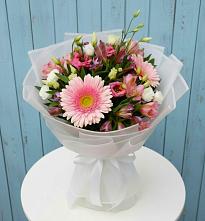 Букет цветов из:  Герберы, Альстромерии и Лизиантусы в Парусном