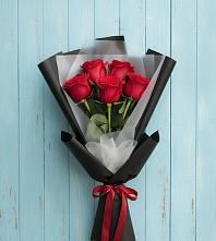 Букет цветов из:  Розы в Парусном