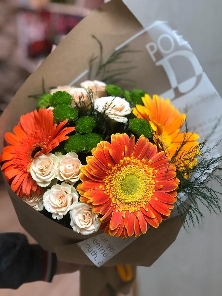 Букет цветов из: Герберы, Хризантемы и Розы в Парусном