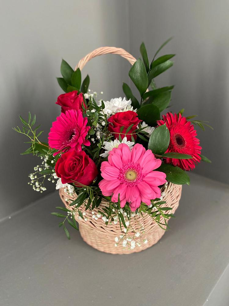 Цветочная композиция из Розы, Хризантемы и Герберы в корзине в Парусном