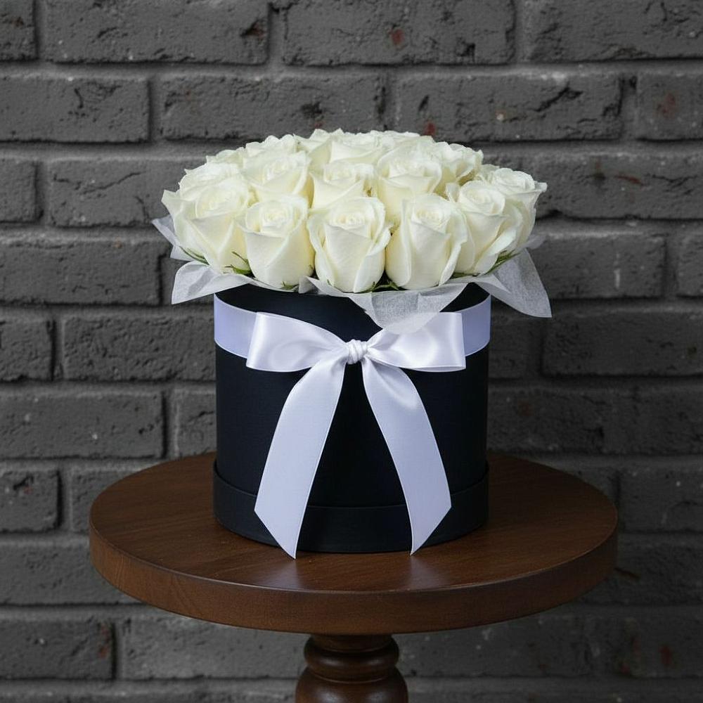 Цветочная композиция из Розы в шляпной коробке в Парусном