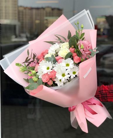 Букет цветов из: Розы, Лизиантусы и Хризантемы в Парусном