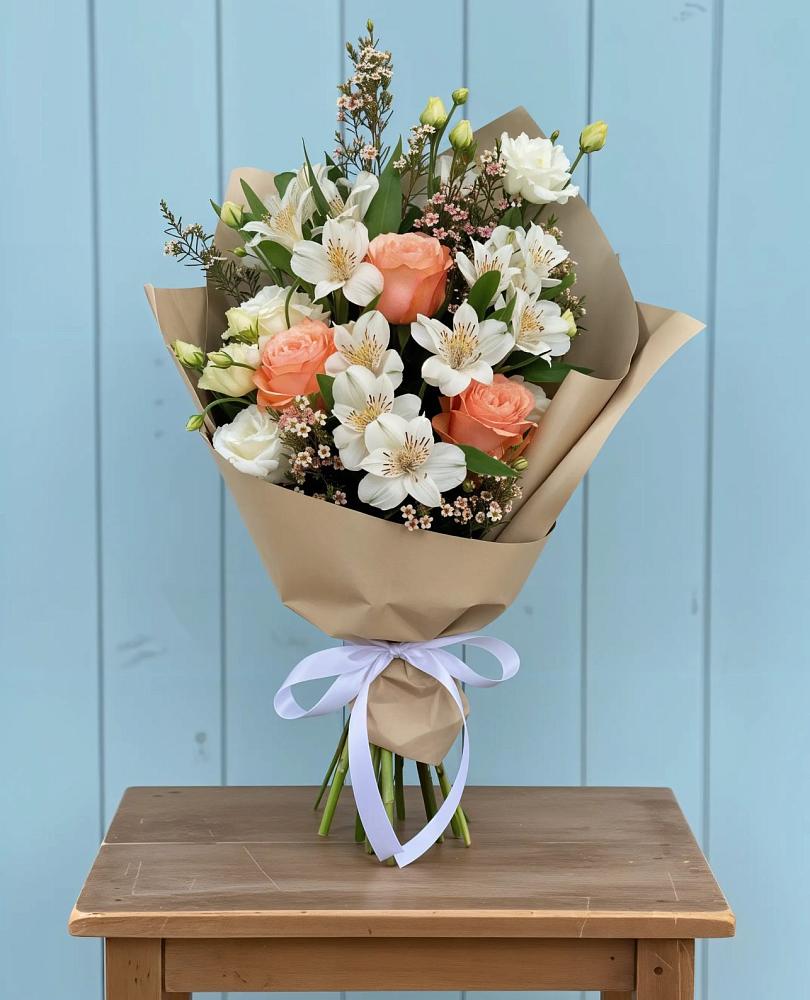 Букет цветов из: Альстромерии, Лизиантусы, Розы и Хризантемы в Парусном