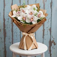Букет цветов из:  Орхидеи и Розы в Парусном