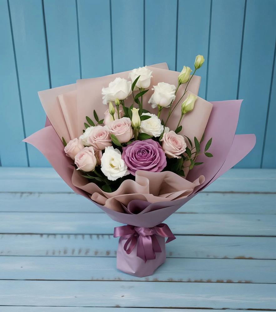 Букет цветов из: Розы и Лизиантусы в Парусном