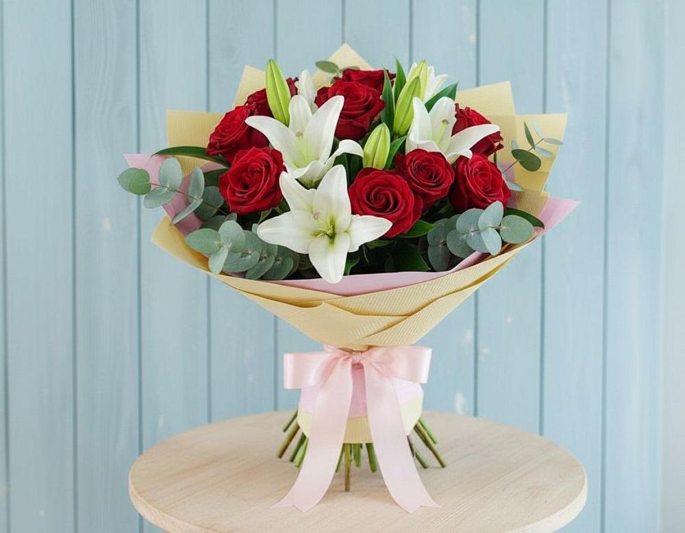 Букет цветов из: Лилии и Розы в Парусном